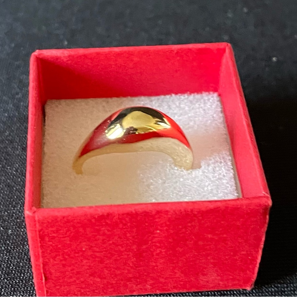 GOLD TONE DOME RING SIZE 6-6.5    NEW IN GIFT BOX. - Picture 2 of 6